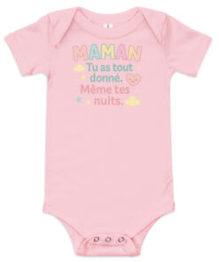 Body bébé rose avec inscription MAMAN tu as tout donné. Même tes nuits cadeau original et émouvant pour jeune maman.